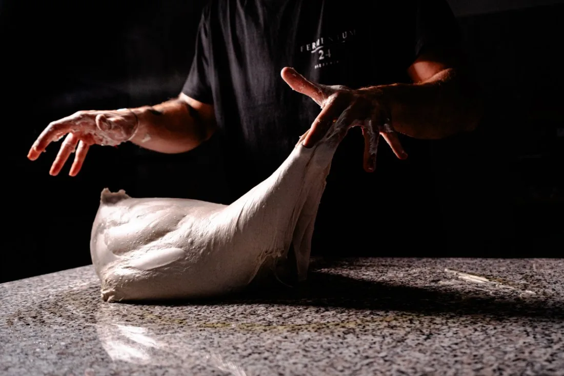 Stesura dell'impasto a mano