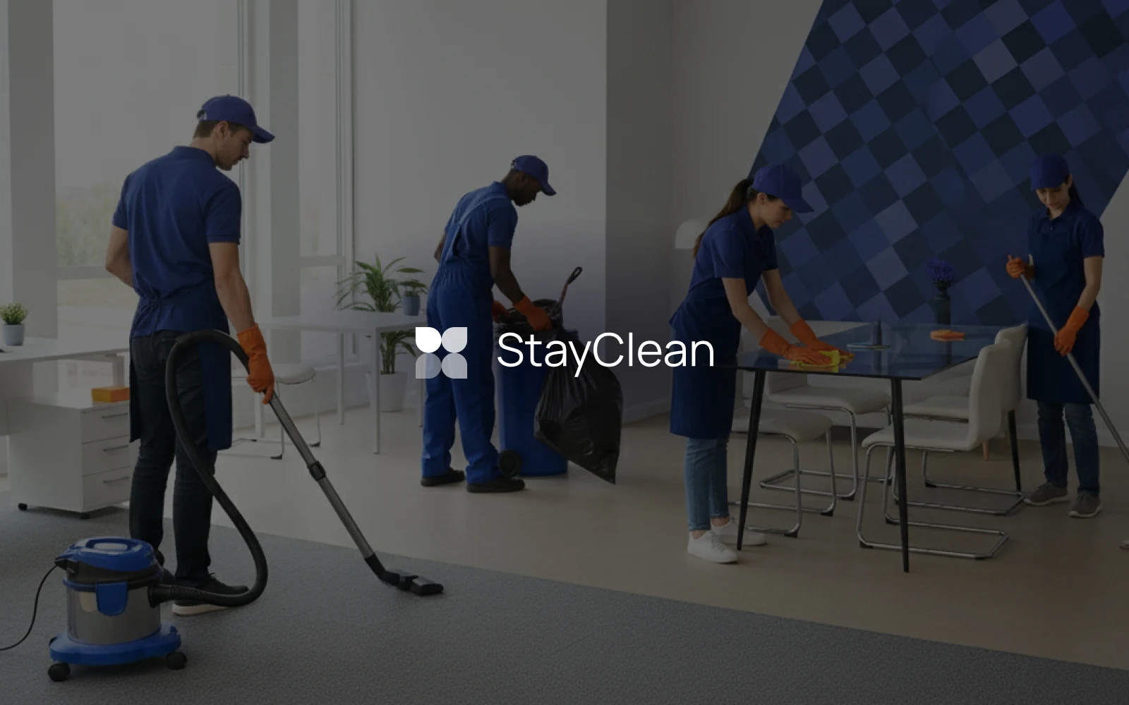 Squadra StayClean al lavoro in una struttura